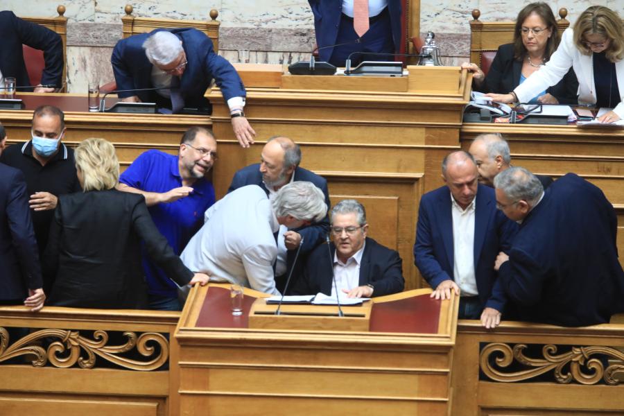 Ο Δημήτρης Κουτσούμπας στη Βουλή