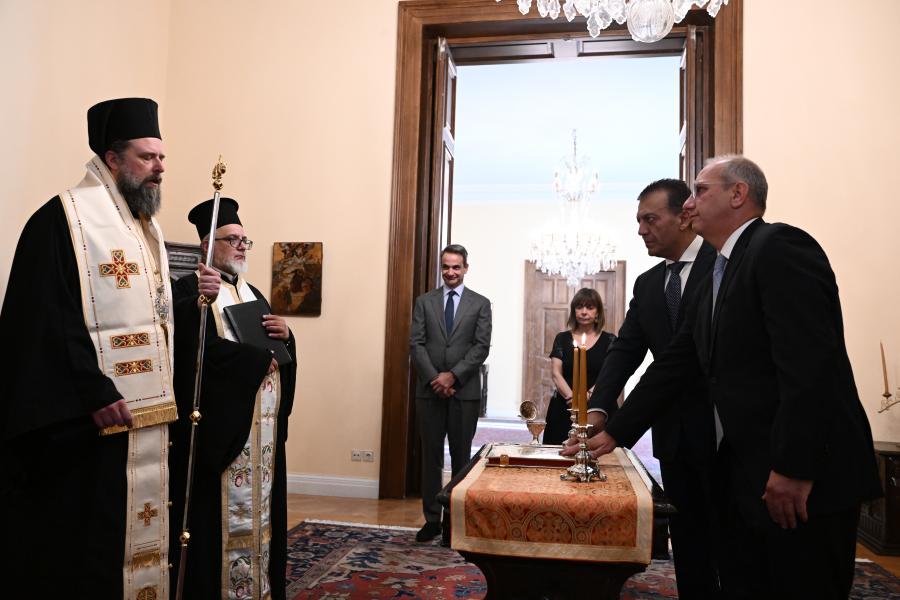 ορκωμοσία Οικονόμου και Βρούτση