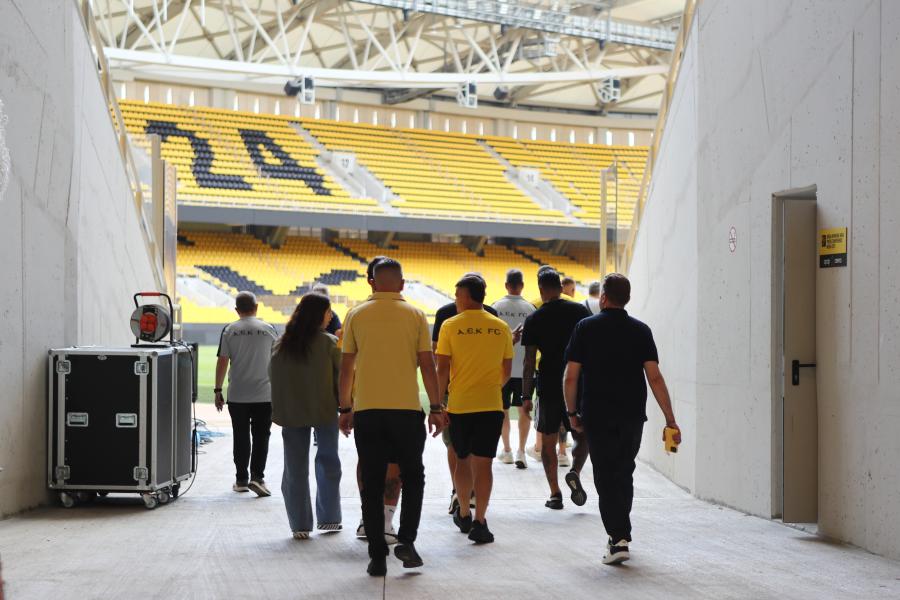 αντιπροσωπεία ΑΕΚ στο σημείο της δολοφονίας του 29χρονου
