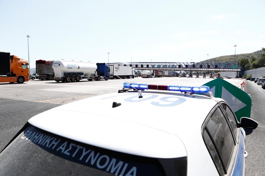 κίνηση στα διόδια λόγω της φωτιάς σε βυτιοφόρο