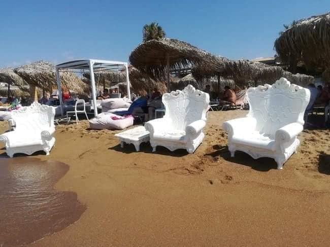 ΚΟΥΡΟΥΤΑ ΣΑΛΟΝΙ ΣΕ ΠΑΡΑΛΙΑ