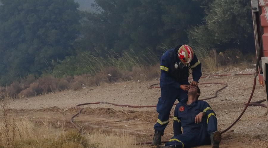 Πάρνηθα φωτιά πυροσβέστες