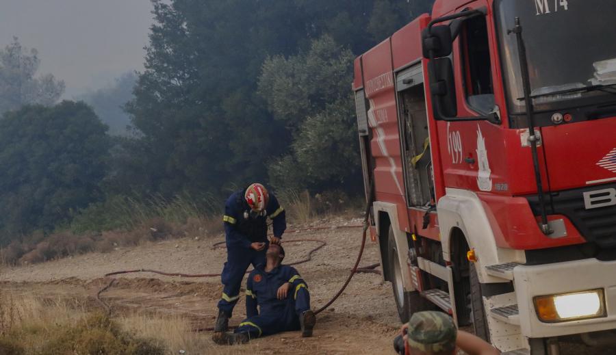 Πυροσβέστες Πάρνηθα φωτιά