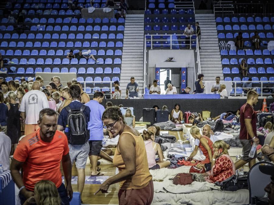 Τουρίστες στη Ρόδο φωτιά