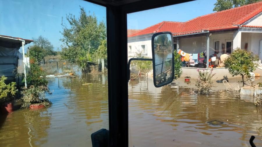 καταστροφείς στον Παλαμά από την πλημμύρα