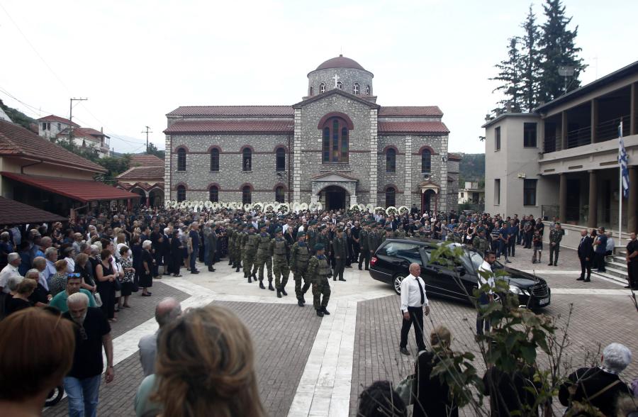Στιγμιότυπο από την κηδεία του 27χρονου που πέθανε στη Λιβύη