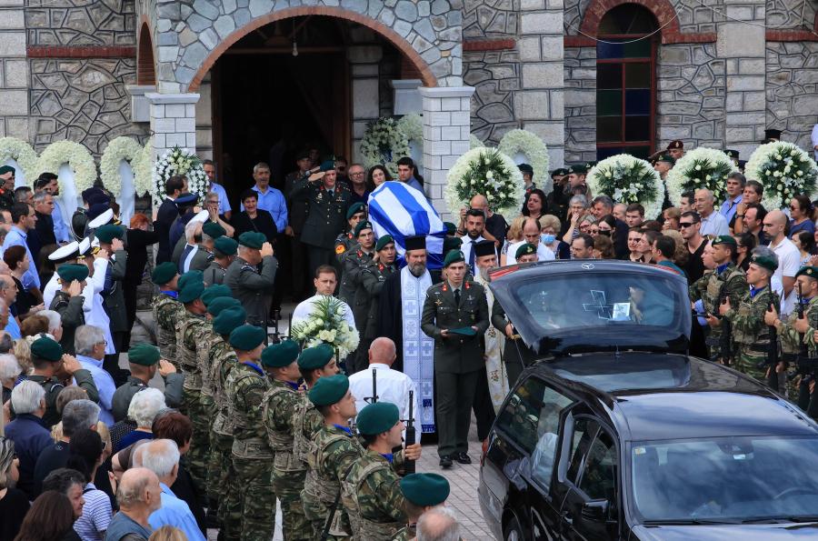 Στιγμιότυπο από την κηδεία του 27χρονου που πέθανε στη Λιβύη