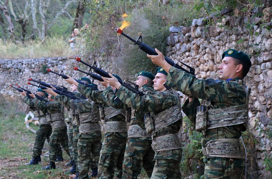 Στιγμιότυπο από την κηδεία του 27χρονου που πέθανε στη Λιβύη