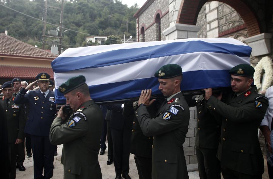 Στιγμιότυπο από την κηδεία του 27χρονου που πέθανε στη Λιβύη