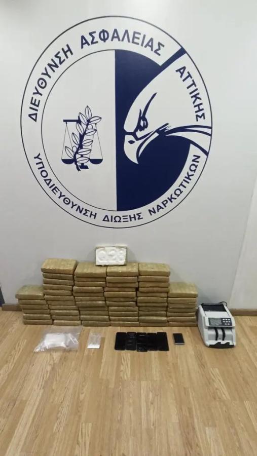 Η κοκαΐνη που κατασχέθηκε στον Πειραιά 