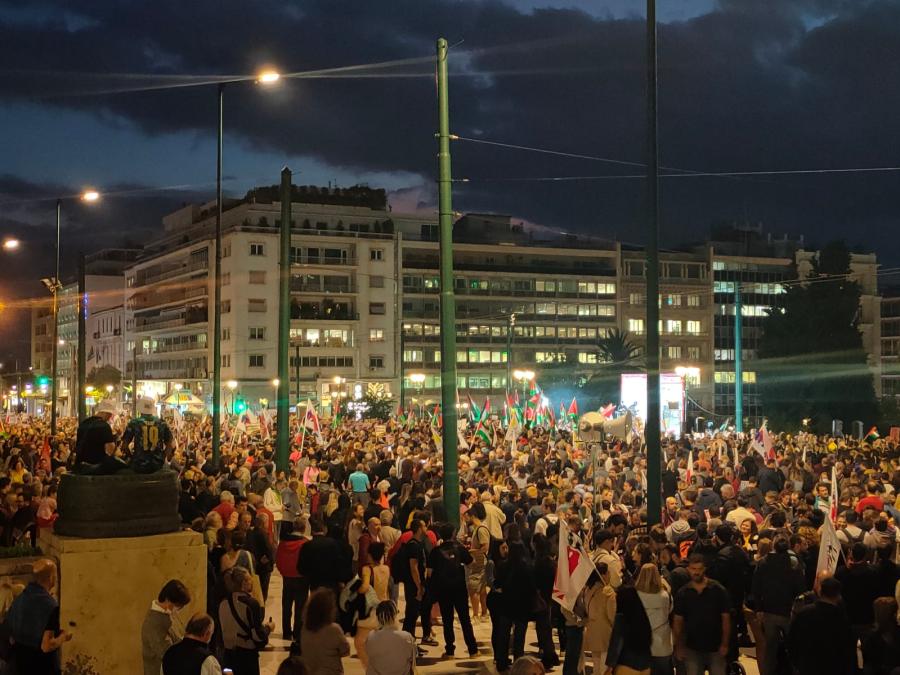 Πλήθος κόσμου στο Σύνταγμα
