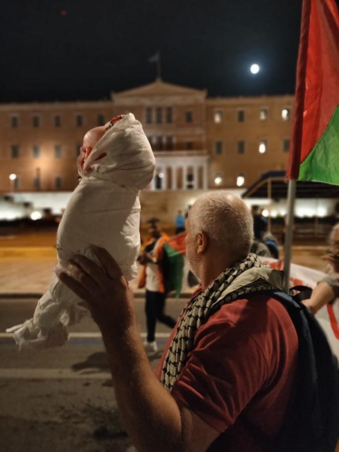 Στιγμιότυπο από την πορεία υπέρ της Παλαιστίνης