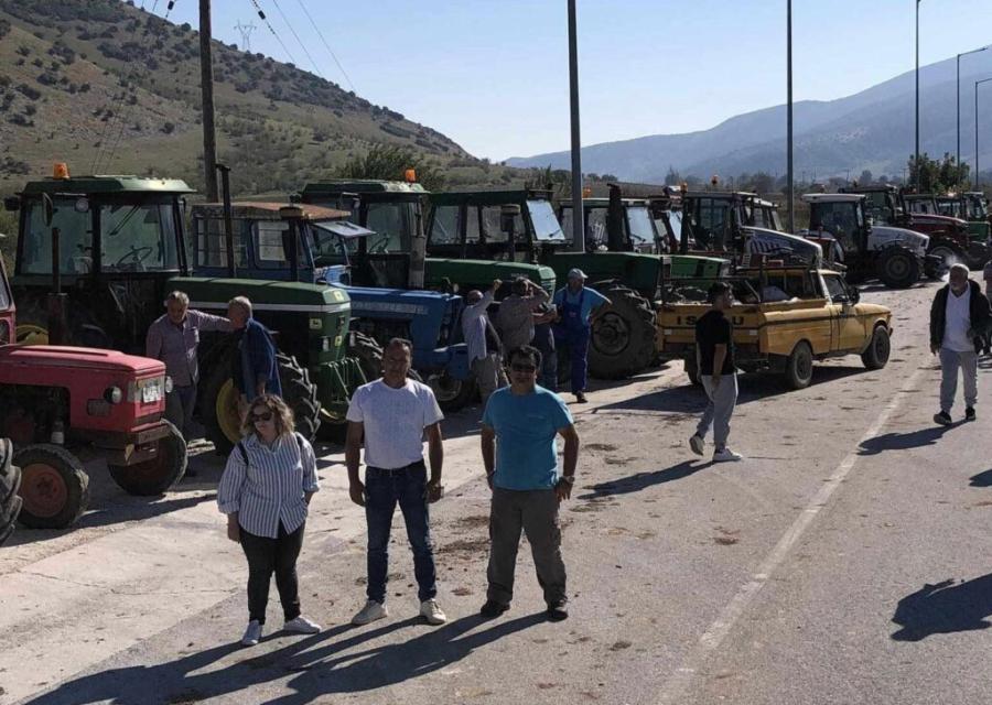 Διαμαρτυρία αγροτών με τα τρακτέρ τους στα Τρίκαλα