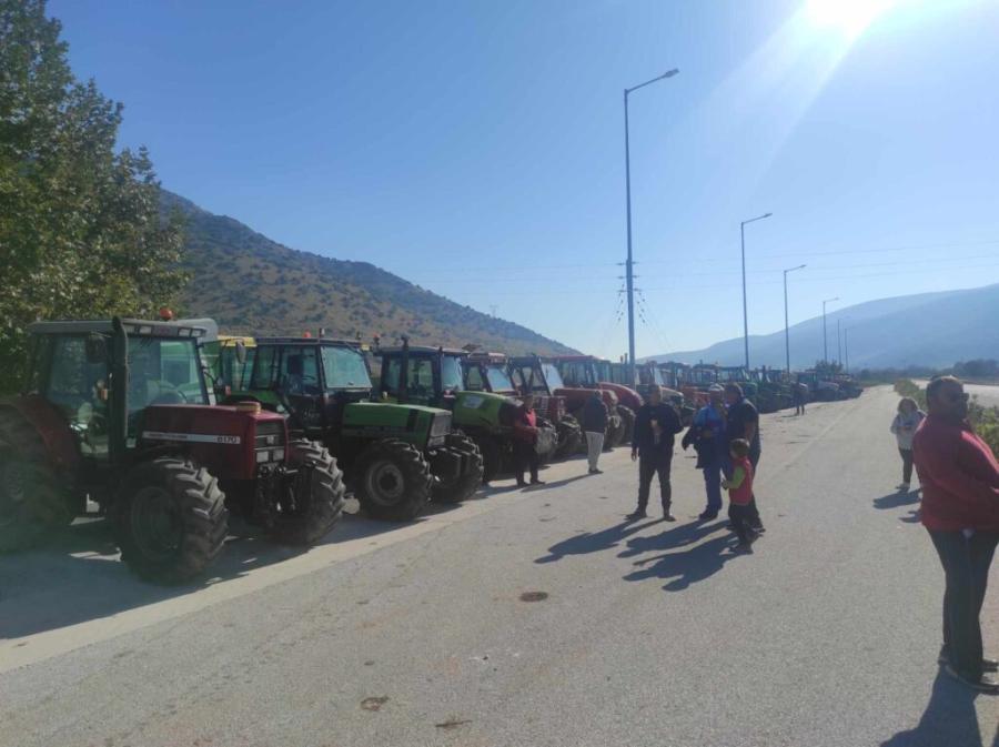 Διαμαρτυρία αγροτών με τα τρακτέρ τους στα Τρίκαλα