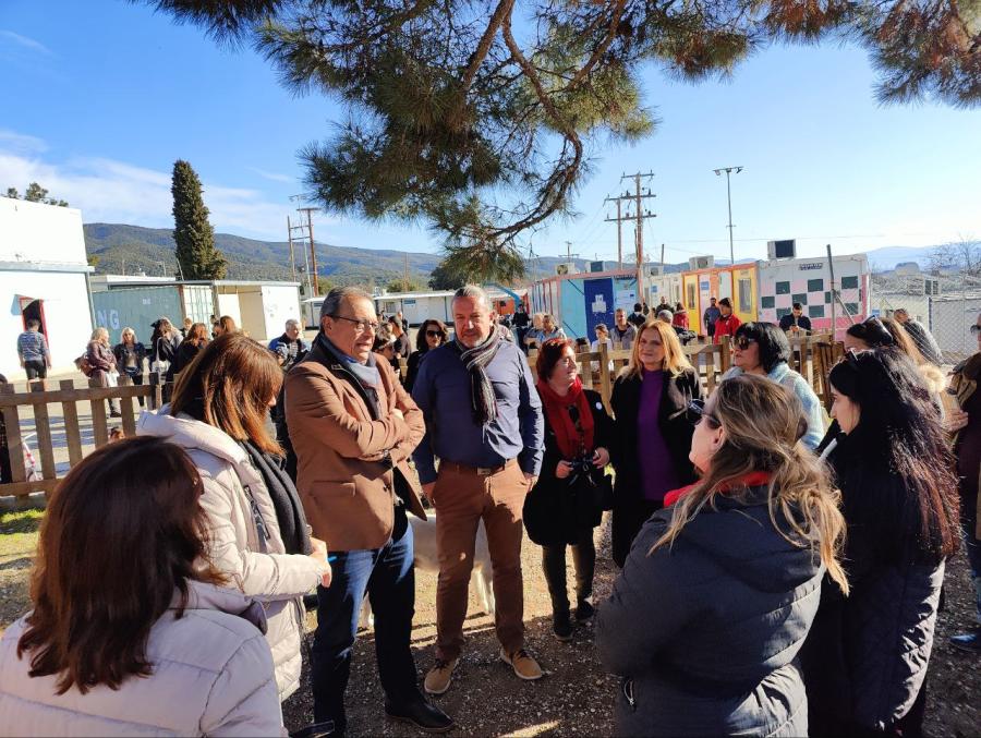 Σωκράτης Φάμελλος σε δομή φιλοξενίας προσφύγων 
