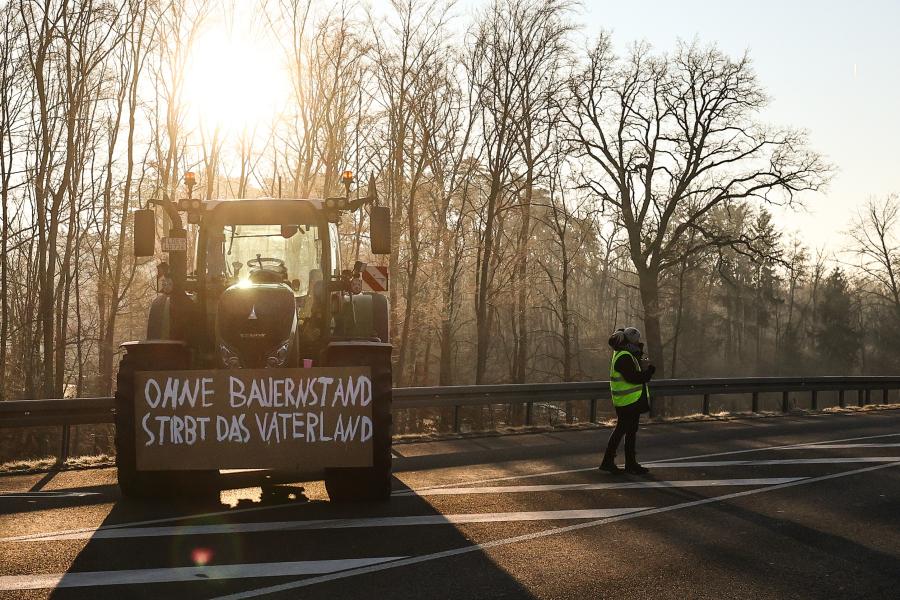 Τρακτέρ σε δρόμο της Γερμανίας