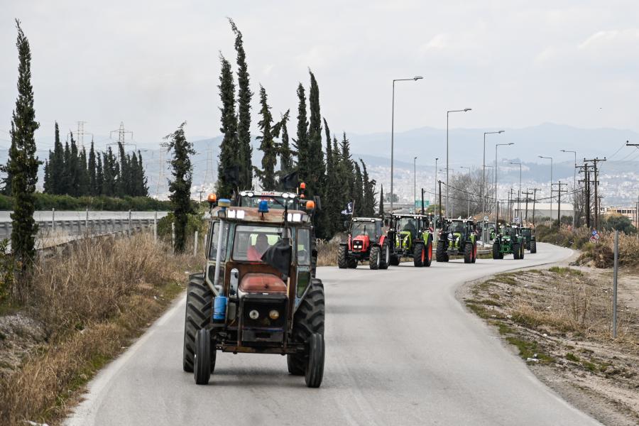 Τρακτέρ στον δρόμο