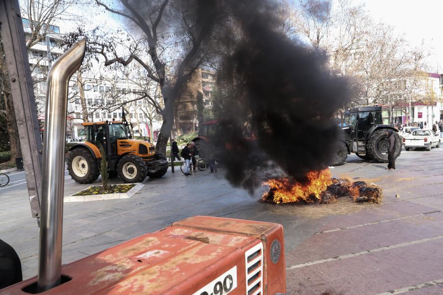 ΛΑΡΙΣΑ ΤΡΑΚΤΕΡ ΦΩΤΙΑ