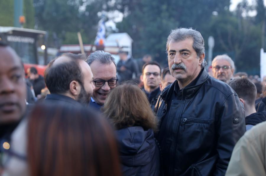 Βουλευτές του ΣΥΡΙΖΑ-ΠΣ στο αγροτικό συλλαλητήριο στο Σύνταγμα
