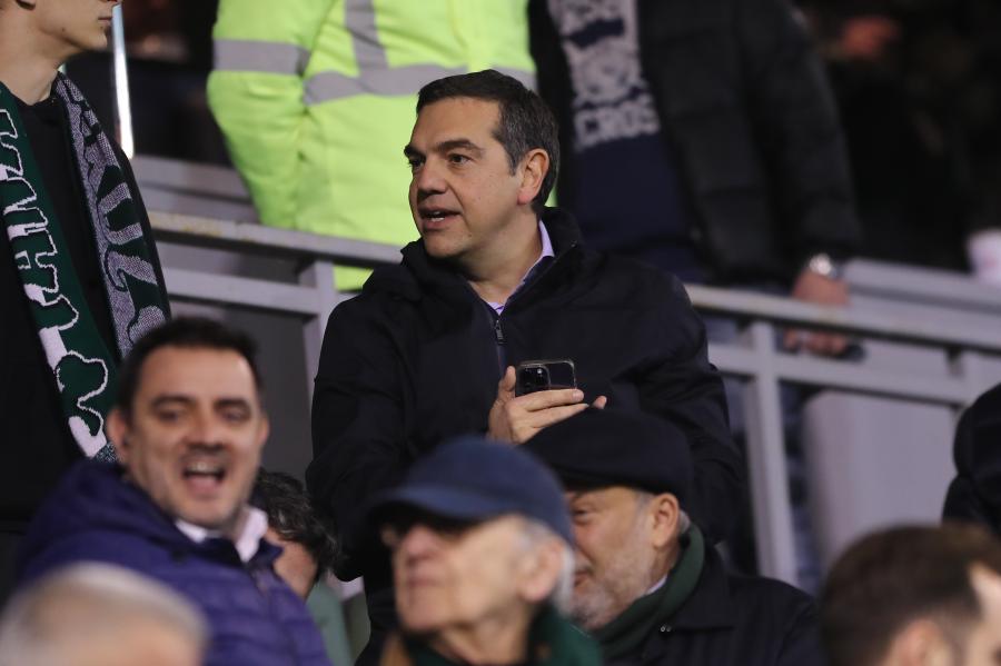 Ο Αλέξης Τσίπρας στο επικό ματς Παναθηναϊκός - ΠΑΟΚ 