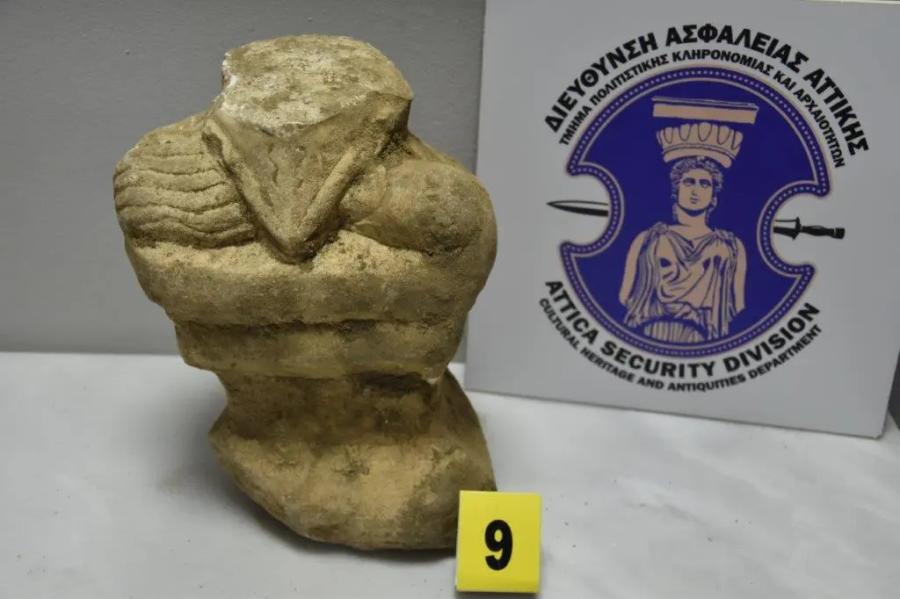 αρχαία νομίσματα και αντικείμενα που κατασχέθηκαν στην Εύβοια
