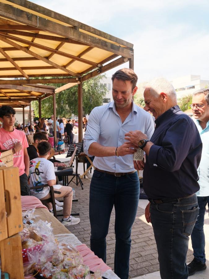 Ο Στέφανος Κασσελάκης στη Χίο με πολίτες