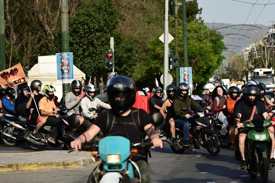Απεργιακή μοτοπορεία στην Αθήνα 