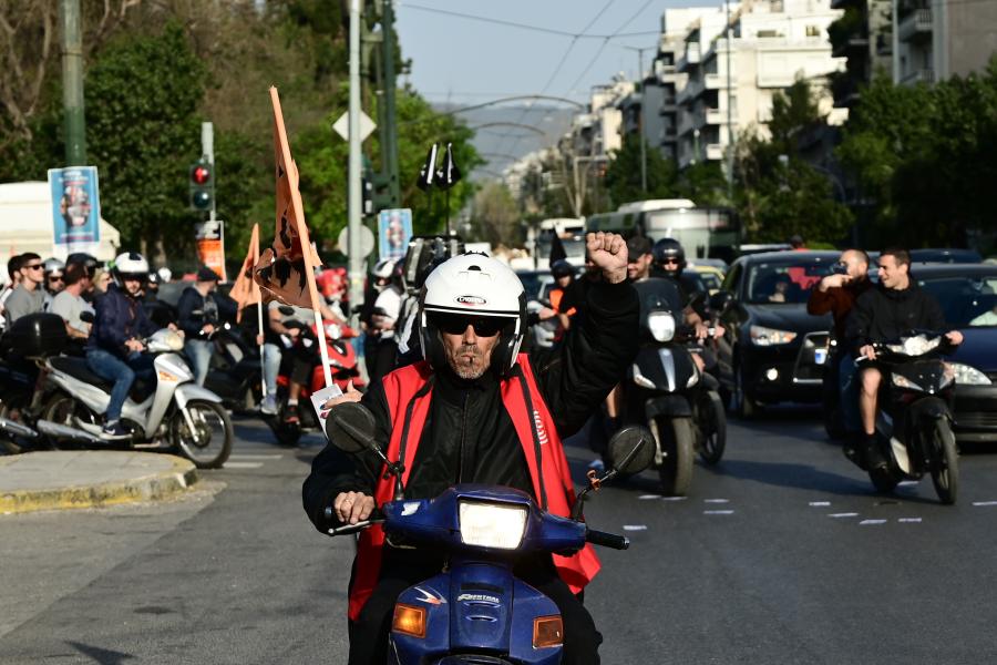 Απεργιακή μοτοπορεία στην Αθήνα 