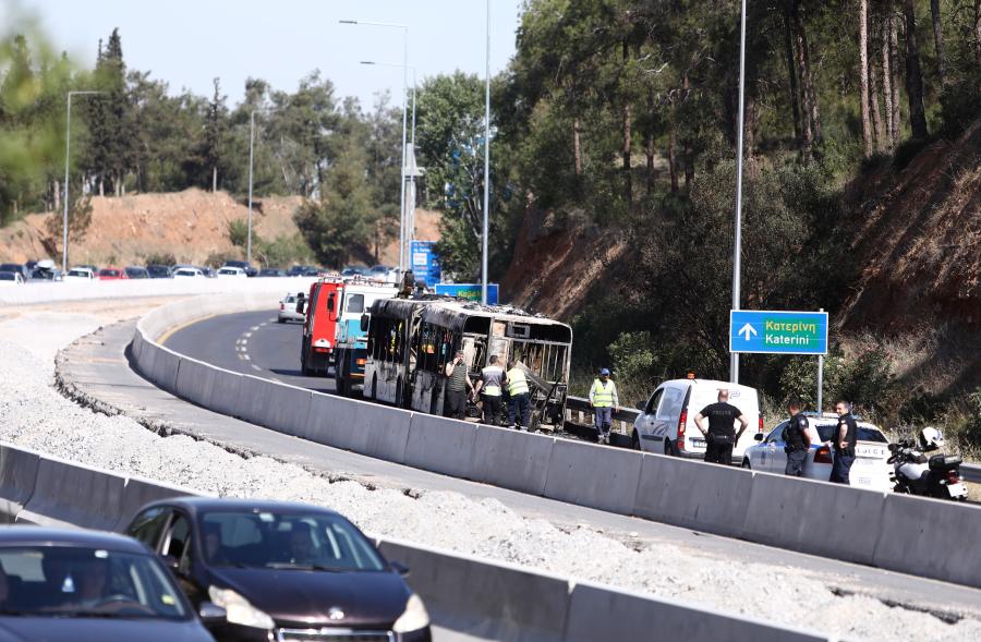 Το λεωφορείο του ΟΑΣΘ που κάηκε ολοσχερώς στον Περιφερειακό