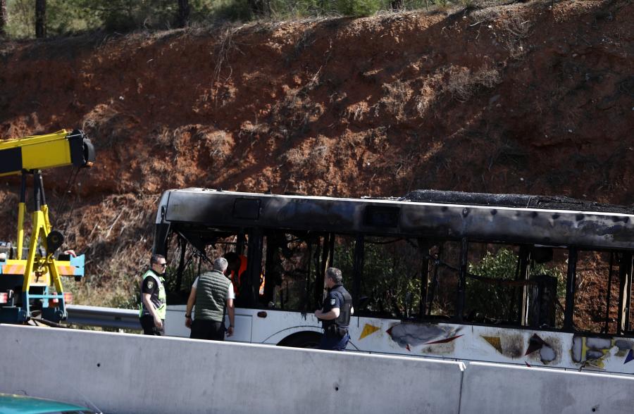 Το λεωφορείο του ΟΑΣΘ που κάηκε ολοσχερώς στον Περιφερειακό