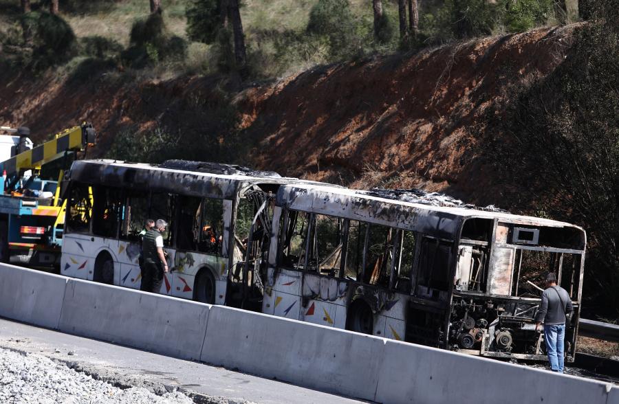 Το λεωφορείο του ΟΑΣΘ που κάηκε ολοσχερώς στον Περιφερειακό