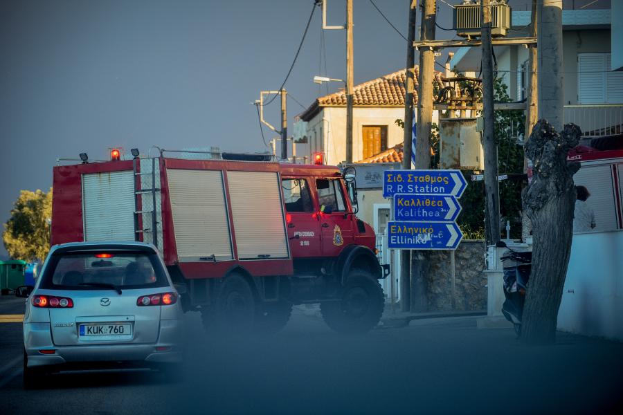 Πυρκαγιά στην περιοχή του Ξυλοκάστρου στην Κορινθία, εικόνες από τα χωριά Ελληνικό και Καλλιθέα