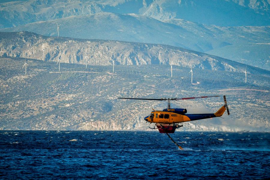 Πυρκαγιά στην περιοχή του Ξυλοκάστρου στην Κορινθία, εικόνες από τα χωριά Ελληνικό και Καλλιθέα
