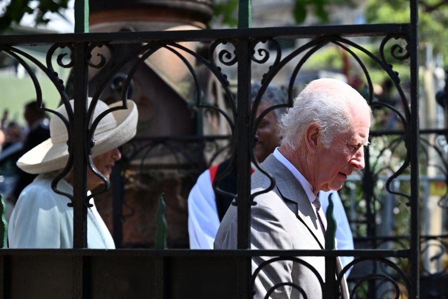Ο βασιλιάς Κάρολος και η βασίλισσα Καμίλα φτάνουν στην Αγγλικανική Εκκλησία του Αγίου Θωμά στο Σίδνεϊ της Αυστραλίας