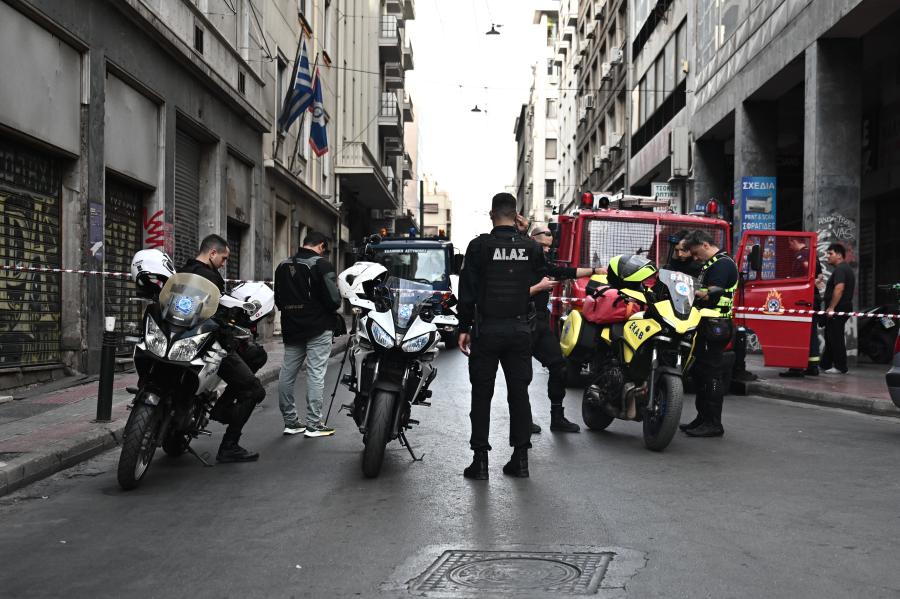 Έρευνες της ΕΛΑΣ στην Σωκράτους για όχημα με εκρηκτικά