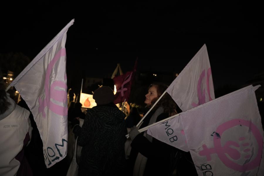 Συγκέντρωση στην πλατεία Κλαυθμώνος για την Διεθνή Ημέρα Εξάλειψης της Βίας κατά των Γυναικών