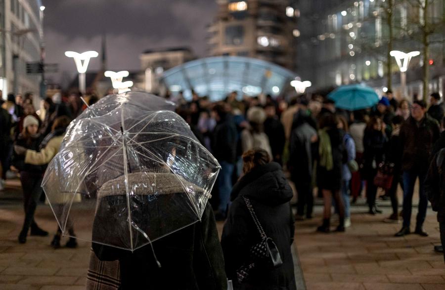 Συγκέντρωση διαμαρτυρίας μπροστά στο Ευρωπαϊκό Κοινοβούλιο στις Βρυξέλλες με κεντρικό σύνθημα «Δεν έχω οξυγόνο» για την τραγωδία στα Τέμπη, 25/01/2025