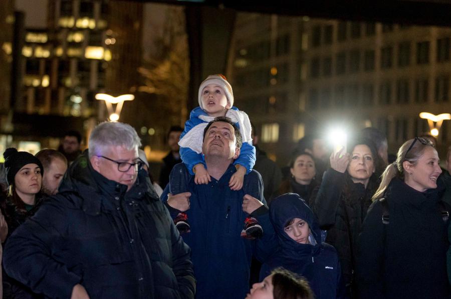 Συγκέντρωση διαμαρτυρίας μπροστά στο Ευρωπαϊκό Κοινοβούλιο στις Βρυξέλλες με κεντρικό σύνθημα «Δεν έχω οξυγόνο» για την τραγωδία στα Τέμπη, 25/01/2025