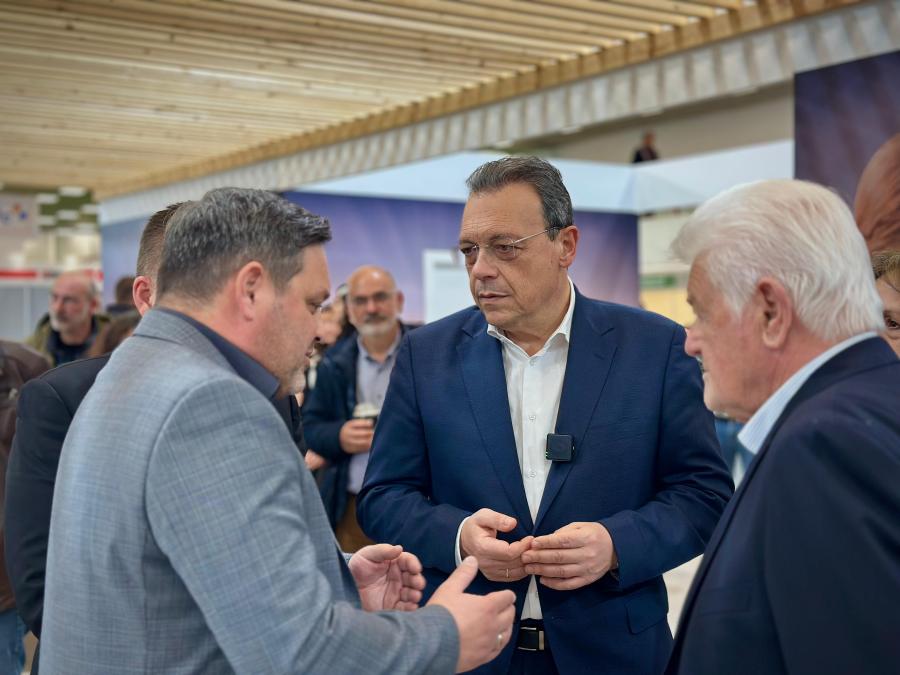 Επίσκεψη του Σωκράτη Φάμελλου στην έκθεση Zootechnia