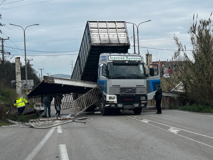 Ατύχημα με νταλίκα