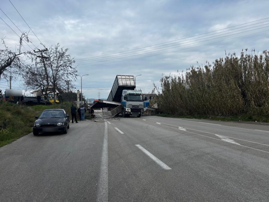 Ατύχημα με νταλίκα