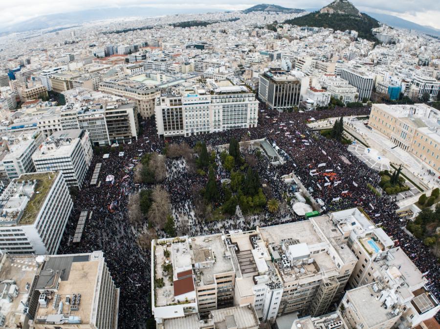 Κόσμος στο Σύνταγμα
