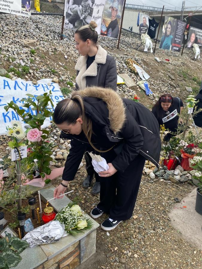 Τέμπη συγγενείς