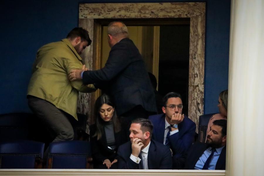 Κόσμος στα θεωρεία της Βουλής