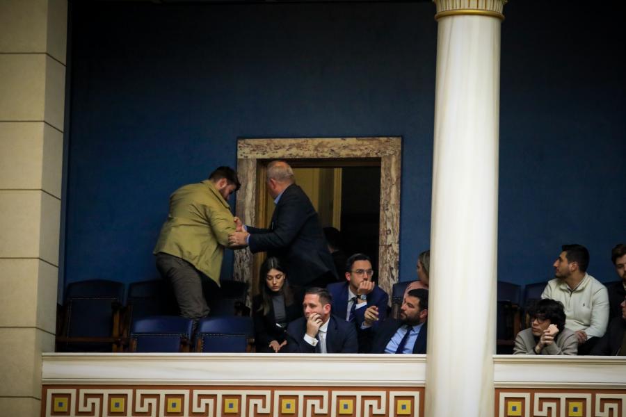 Κόσμος στα θεωρεία της Βουλής