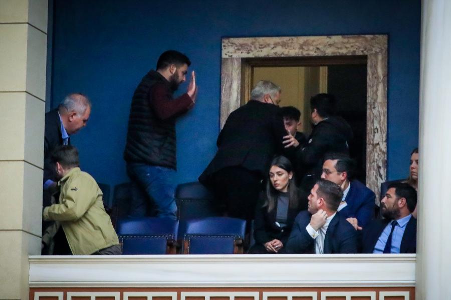 Κόσμος στα θεωρεία της Βουλής