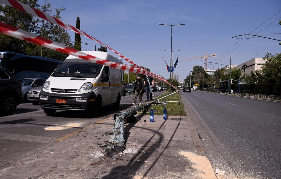 Τροχαίο με ασθενοφόρο στο Παγκράτι