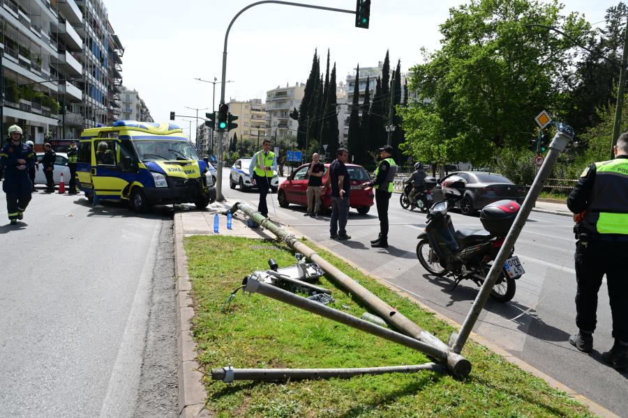 Τροχαίο με ασθενοφόρο