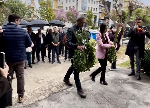 Ο Χάρης Μαμουλάκης καταθέτει στεφάνι για την εργατική Πρωτομαγιά