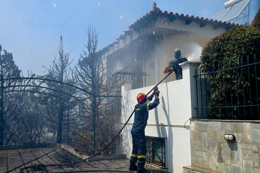 Φωτιά στη Παλαία Φώκαια